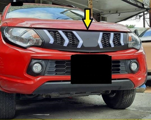 Pickup Car Accessories Front Mesh Grille With Lights For Triton L200 2015-2019